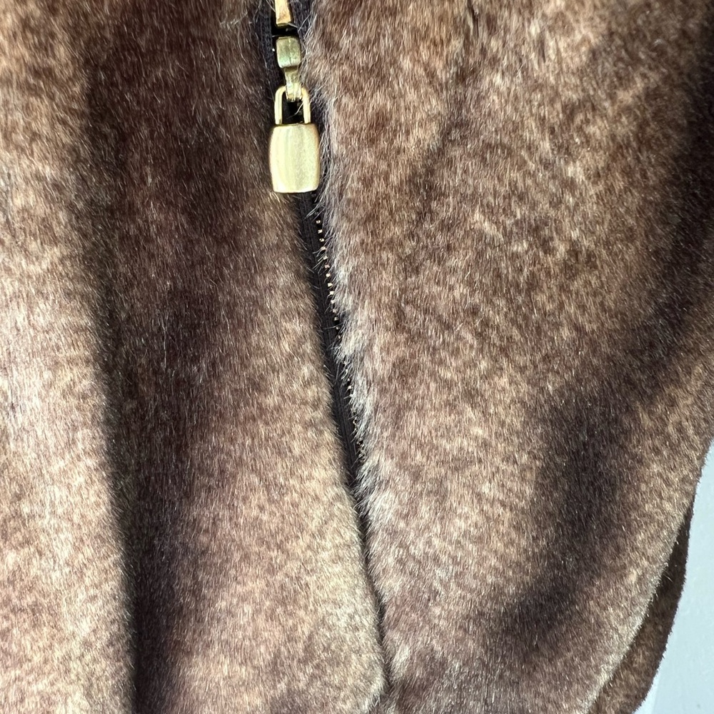 St. John faux fur vest size L large in brown GUC - Picture 5 of 12